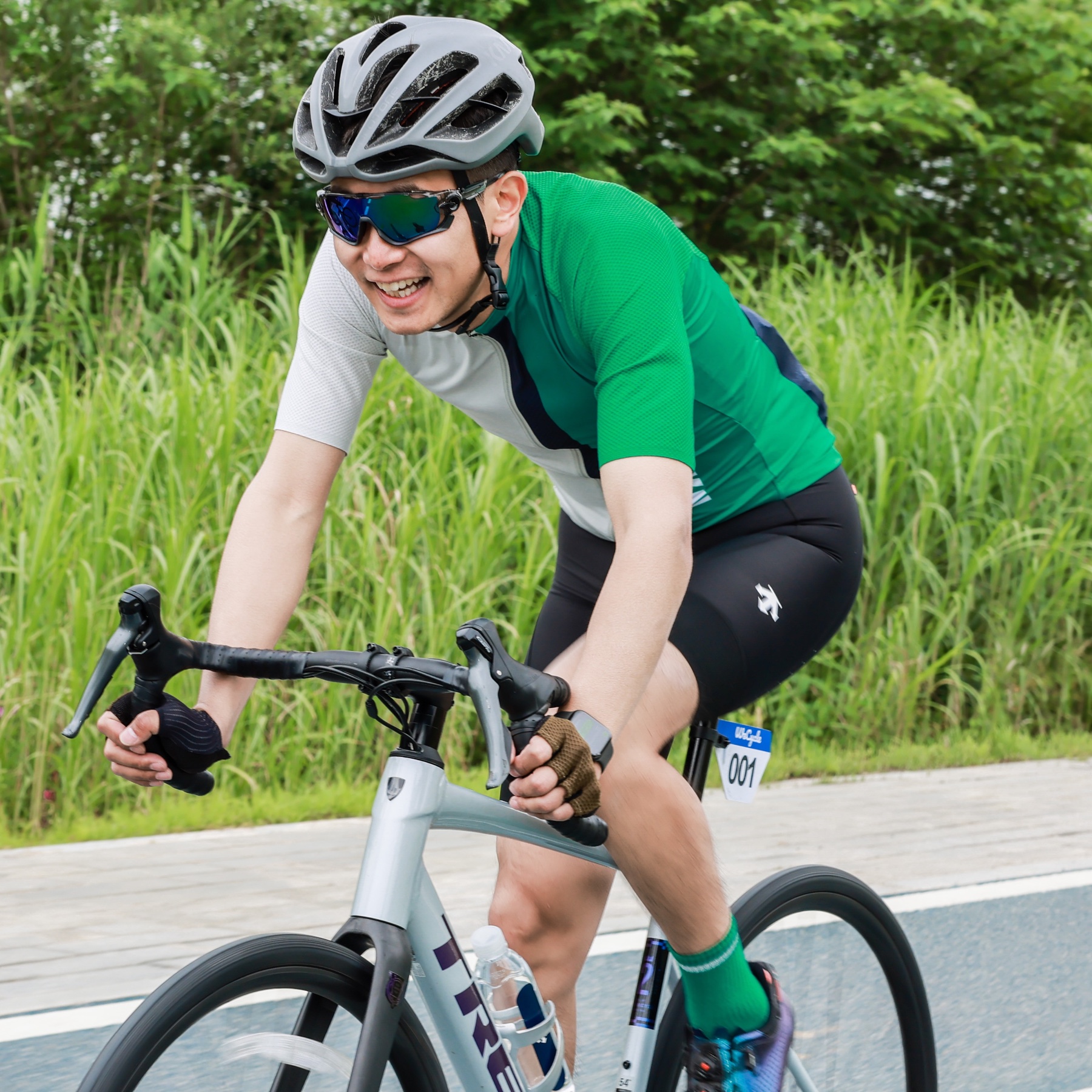 Leo road cycling outdoors in a green-and-white jersey