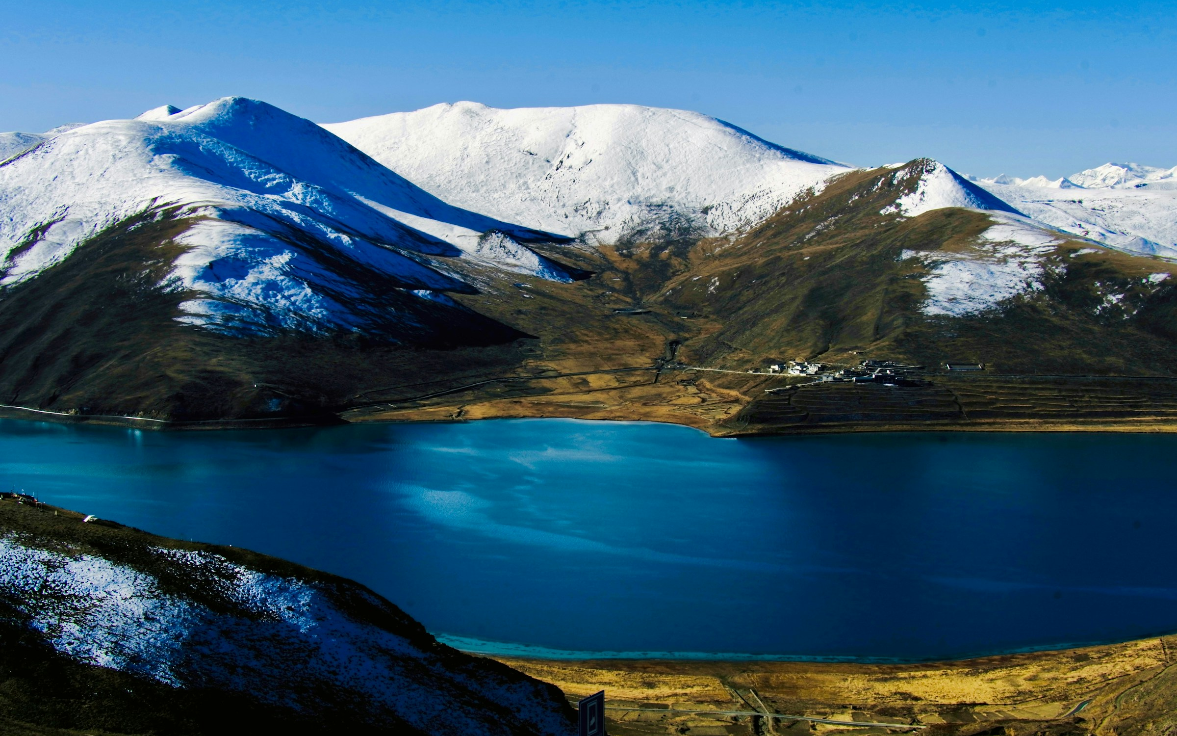 Yamdrok Lake